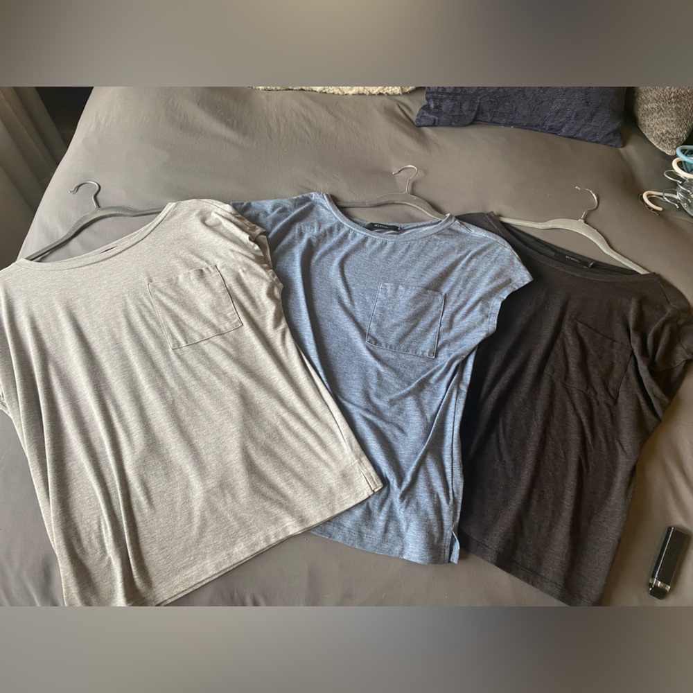 Set of 3 cap sleeve pocket tees size S